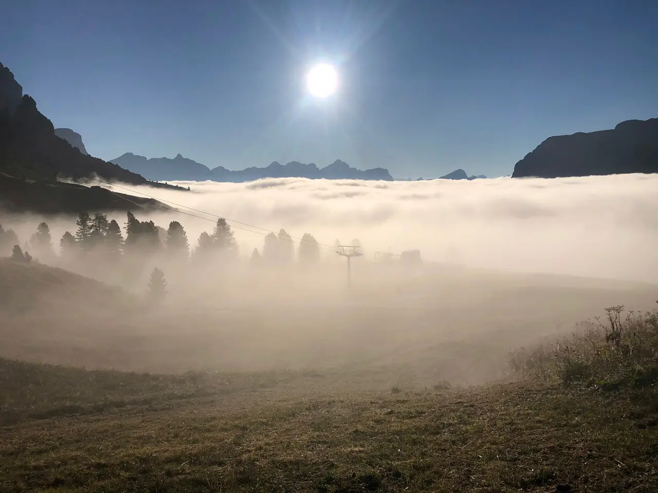 Nebelmeer unter der Sonne