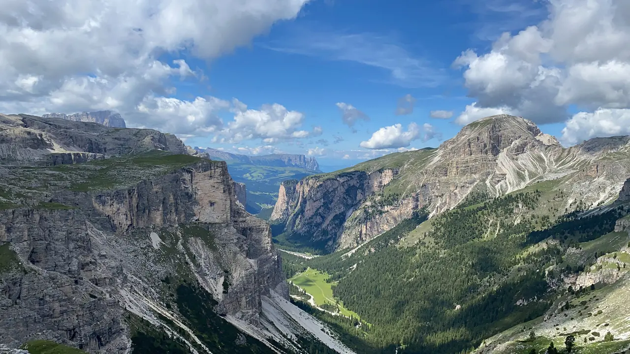 Wolken und Tal über dem Puez